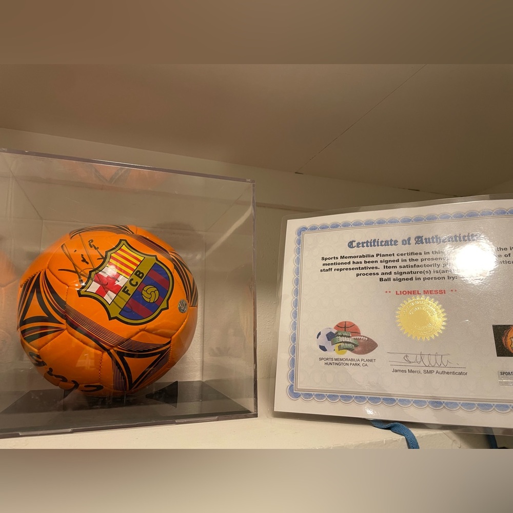 Lionel Andres Messi signed soccer ball!